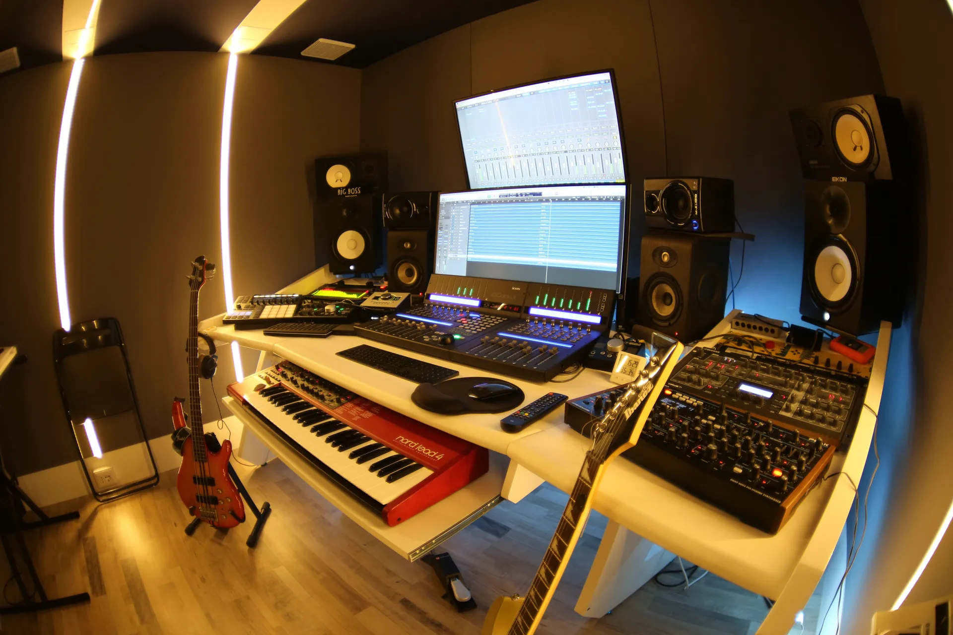 HU E I CORSI DI SONGWRITING E MUSIC PRODUCTION