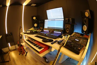 HU E I CORSI DI SONGWRITING E MUSIC PRODUCTION